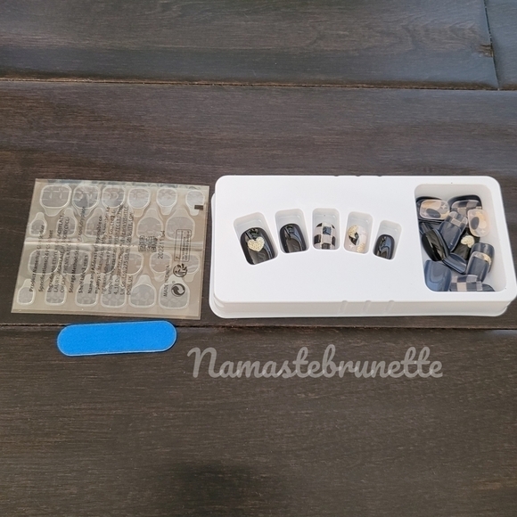 2/$16 Black Glittering Hearts Premium Press on Nails - Picture 8 of 13